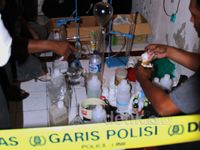 Polisi Gerebek Pabrik Sabu