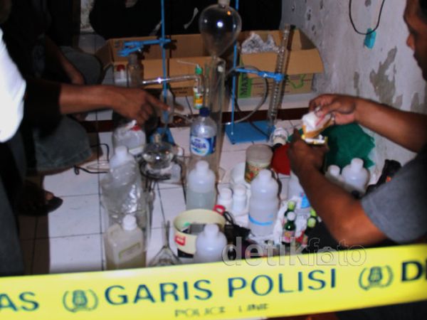 Polisi Gerebek Pabrik Sabu