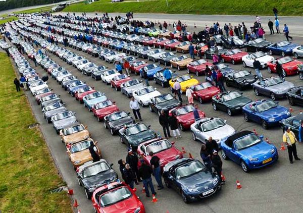 Mazda MX-5 Pecahkan Rekor Dunia 