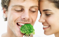 Perbanyak Makan Tomat dan Brokoli Agar Volume Sperma Bertambah