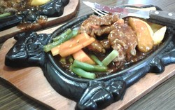 Steak Ranjang: Mandi Keringat Menyantap Tenderloin Telanjang Bebas