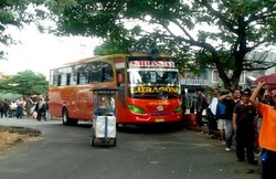 Calon Penumpang Membandel, Pasar Rebo Masih Jadi Terminal Bayangan