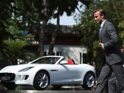 David Beckham Sumbangkan Mobil Mewah Jaguar F-Type