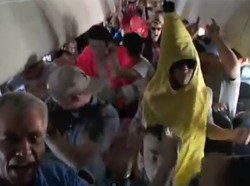 Aneka Tingkah Gila Penumpang di Atas Pesawat