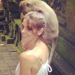 Ssstt..Ada Vanessa Hudgens & Ashley Greene di Bali