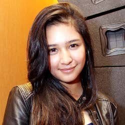 Mikha Tambayong Pacaran dengan Raffi Ahmad?