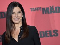 Sandra Bullock Tebar Senyuman