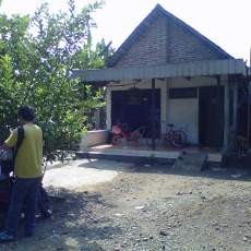 Rumah Istri Bomber Mapolres Poso di Mojokerto Juga Didatangi Densus 88