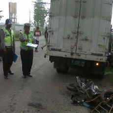 Kecelakaan Truk Vs Truk, Tiga Nyawa Melayang