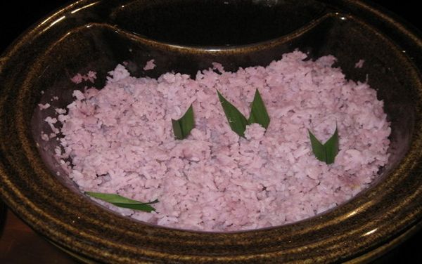 Nikmatnya Nasi Ungu dan Sayuran Babanci di Restoran Cinnamon