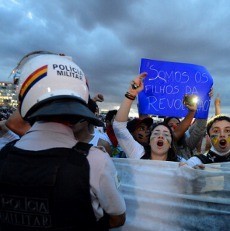 David Luiz & Hulk Bersimpati ke Para Pengunjuk Rasa di Brasil