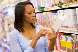 Yuk Jadi Konsumen Cerdas dengan Rajin Baca Keterangan di Label Makanan