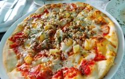 Mama Rossy: Pedas Gurih Aglio Olio Pizza dan Scalloppin Berlumur Saus Jamur