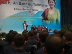 Ibu Ani Luncurkan 7 Mobil Sehat untuk Jakarta