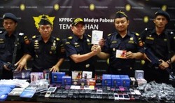 76 Ponsel Ilegal Asal Batam Disita Petugas Bea Cukai Tembilahan Riau