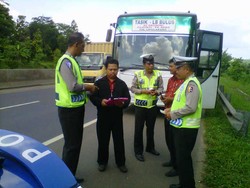 Cegah Kecelakaan, Operasi Tertib Truk dan Bus Digelar di Tol Cipularang
