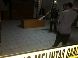 Toyota Kijang Seruduk Pos Keamanan Bank di Semarang, Penjual Nasi Tewas