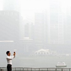 Polusi Asap Capai Level Berbahaya , PM Singapura Gelar Rapat Khusus