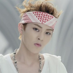 5 Idola KPop Ini Pakai Scarf di Video Musik