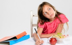Inilah Alasan Mengapa Si Kecil Malas Makan Bekalnya di Sekolah!