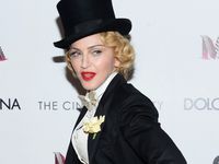 Gaya Gentleman Madonna