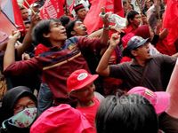 Demo BBM, Kantor Jero Wacik Dilempar Tomat