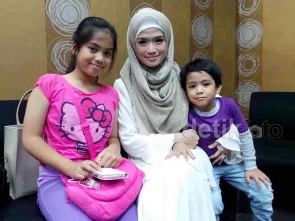 Yulia Rachman dan Anak Kesayangannya