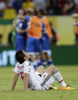 Dengan kemenangan keduanya, Italia berhak menemani Brasil ke semifinal setelah mengumpulkan nilai enam. Jepang menyusul Meksiko yang sudah lebih dulu masuk kotak alias tersingkir. REUTERS/Ricardo Moraes.