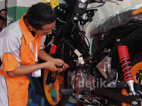 26 Siswa SMK Adu Ngoprek Motor