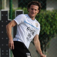 Forlan Menuju Caps ke-100