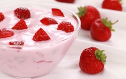 Strawberry dan Yogurt Bisa Mencegah Gatal dan Kering pada Miss V