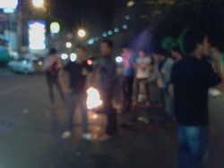 Massa HMI Bakar Ban di Jl Cikini Raya, Lalin Padat