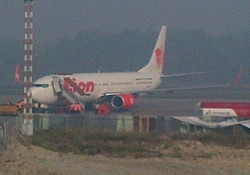 Bandara Pekanbaru Masih Diselimuti Kabut Asap, Jarak Pandang 500 Meter