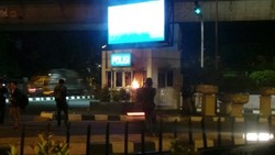 Demontrasi di Jl Diponegoro Rusuh, Pos Polisi Dibakar Massa