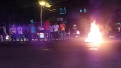 Ada Demonstran Bakar Ban, Jl Diponegoro ke Salemba Macet Parah