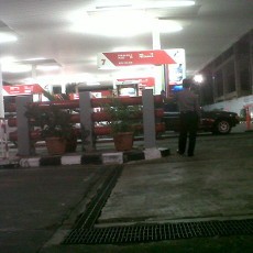 Antrean Mengular di SPBU Perempatan Mampang