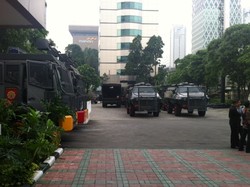 Kantor Jero Wacik Dijaga TNI dan Brimob Gara-gara Ada SMS Gelap