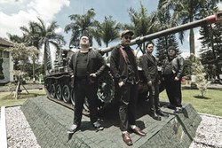 SORE: Pergi Untuk Kembali