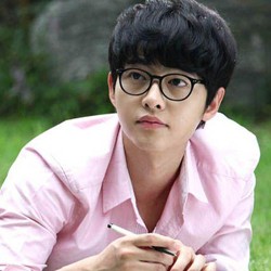 Song Joong Ki Akan Wajib Militer Agustus?