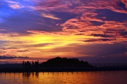 bercengkrama dengan senja