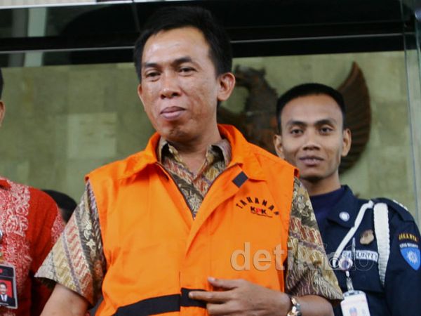Ketua DPRD Kabupaten Seluma Ditahan KPK Ketua DPRD Kabupaten Seluma Ditahan KPK