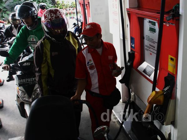 Menanti Kenaikan Harga BBM