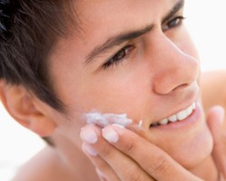 Makin Banyak Pria Ingin Cantik, Mulai dari Facial Sampai Waxing Alis