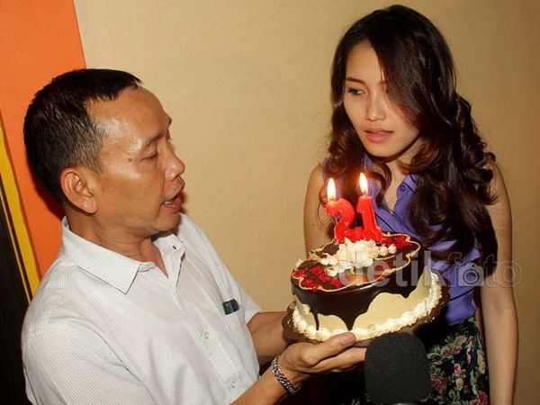 Surprise! Ultah, Ayu Ting Ting Dapat Kejutan