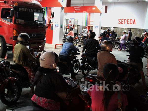 SPBU di Sidoarjo Juga Diserbu Warga