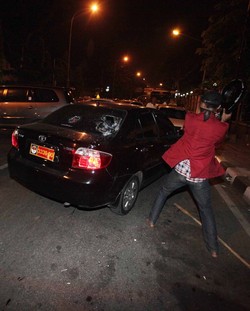 Sebelum Bubar, Demonstran di Jl Diponegoro Sempat Rusak Mobil Kemenhan