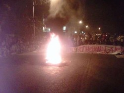 Polisi Tembakkan Gas Air Mata, Mahasiswa IISIP Lari Masuk Kampus