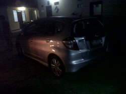 Oknum Bobotoh Rusak Dua Mobil Pelat B di Dekat Gedung Sate Bandung