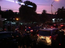 Malam Muda Mudi, Lalu Lintas dari Gambir ke Monas Macet