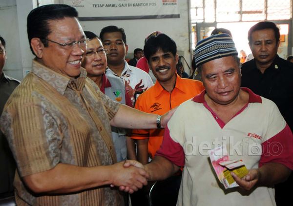 Menkokesra Pantau Pembagian Balsem